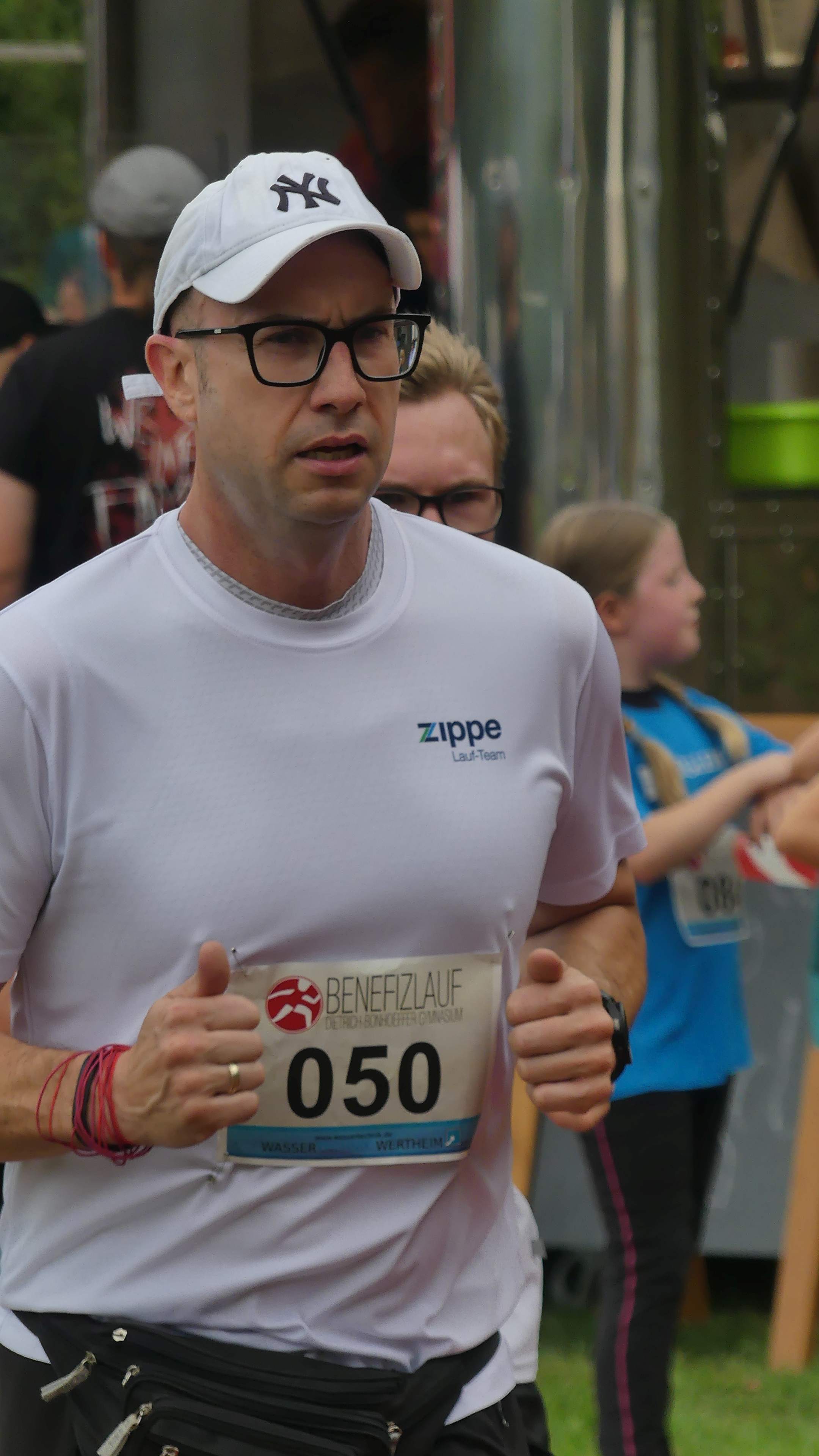 Bild vom 15. Benefizlauf im Jahr 2025. Dies ist das 215. Bild.